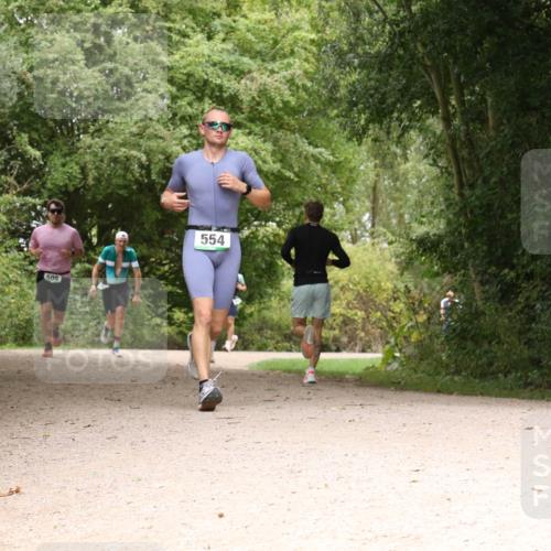 30.08.2026 - Elbe Triathlon Hamburg Antke Förster http://msf.ph/oto/10099880 30.08.2026 11:02:46 Laufen 509, 554 meine-sportfotos.de