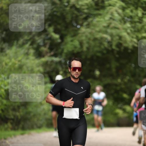 30.08.2026 - Elbe Triathlon Hamburg Antke Förster http://msf.ph/oto/10099891 30.08.2026 11:00:05 Laufen  meine-sportfotos.de