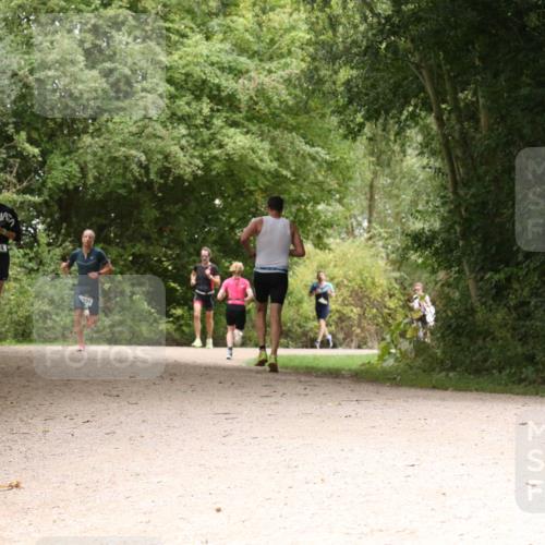 30.08.2026 - Elbe Triathlon Hamburg Antke Förster http://msf.ph/oto/10099934 30.08.2026 11:03:14 Laufen 414, 6 meine-sportfotos.de