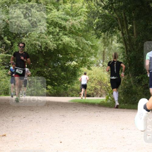 30.08.2026 - Elbe Triathlon Hamburg Antke Förster http://msf.ph/oto/10099954 30.08.2026 11:03:21 Laufen 756 meine-sportfotos.de