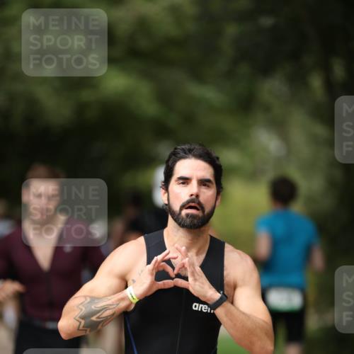 30.08.2026 - Elbe Triathlon Hamburg Antke Förster http://msf.ph/oto/10099957 30.08.2026 11:00:43 Laufen 714 meine-sportfotos.de