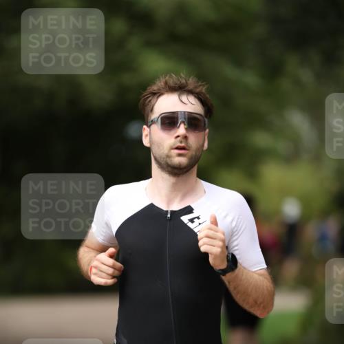 30.08.2026 - Elbe Triathlon Hamburg Antke Förster http://msf.ph/oto/10099979 30.08.2026 11:00:53 Laufen 408 meine-sportfotos.de