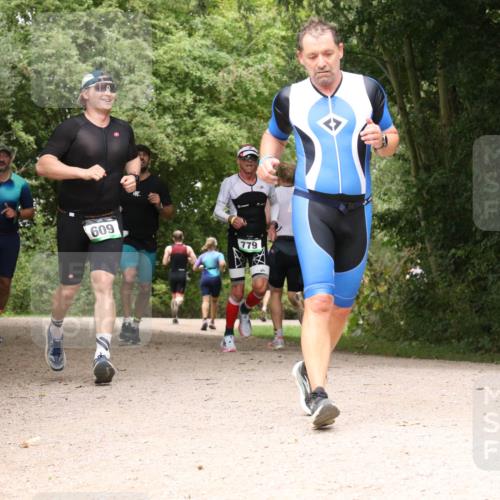 30.08.2026 - Elbe Triathlon Hamburg Antke Förster http://msf.ph/oto/10100000 30.08.2026 11:03:45 Laufen 609, 779 meine-sportfotos.de