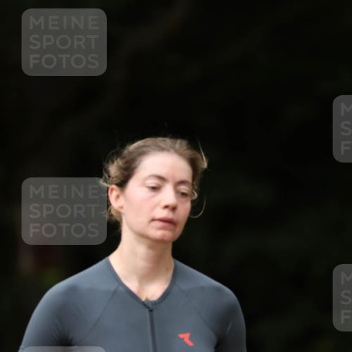 30.08.2026 - Elbe Triathlon Hamburg Antke Förster http://msf.ph/oto/10100029 30.08.2026 11:01:14 Laufen 880 meine-sportfotos.de