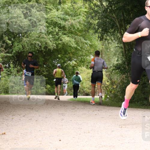 30.08.2026 - Elbe Triathlon Hamburg Antke Förster http://msf.ph/oto/10100060 30.08.2026 11:04:28 Laufen 757, 1067, 675 meine-sportfotos.de