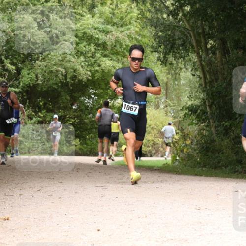 30.08.2026 - Elbe Triathlon Hamburg Antke Förster http://msf.ph/oto/10100066 30.08.2026 11:04:31 Laufen 757, 1067 meine-sportfotos.de