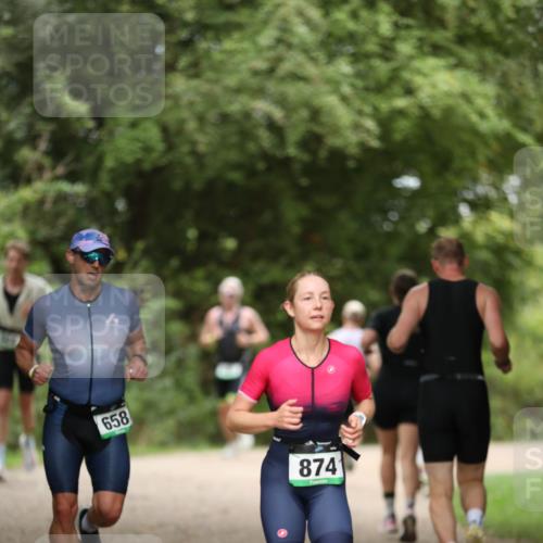 30.08.2026 - Elbe Triathlon Hamburg Antke Förster http://msf.ph/oto/10100075 30.08.2026 11:01:43 Laufen 658, 874 meine-sportfotos.de
