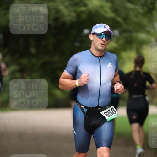 30.08.2026 - Elbe Triathlon Hamburg Antke Förster http://msf.ph/oto/10100083 30.08.2026 11:01:45 Laufen 658 meine-sportfotos.de