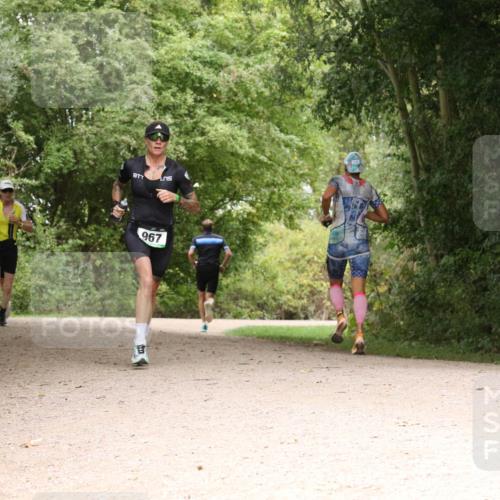 30.08.2026 - Elbe Triathlon Hamburg Antke Förster http://msf.ph/oto/10100102 30.08.2026 11:04:48 Laufen 967 meine-sportfotos.de