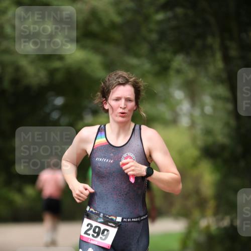 30.08.2026 - Elbe Triathlon Hamburg Antke Förster http://msf.ph/oto/10100135 30.08.2026 11:02:05 Laufen 299 meine-sportfotos.de
