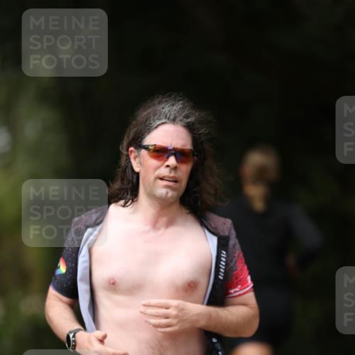30.08.2026 - Elbe Triathlon Hamburg Antke Förster http://msf.ph/oto/10100151 30.08.2026 11:02:14 Laufen 696 meine-sportfotos.de