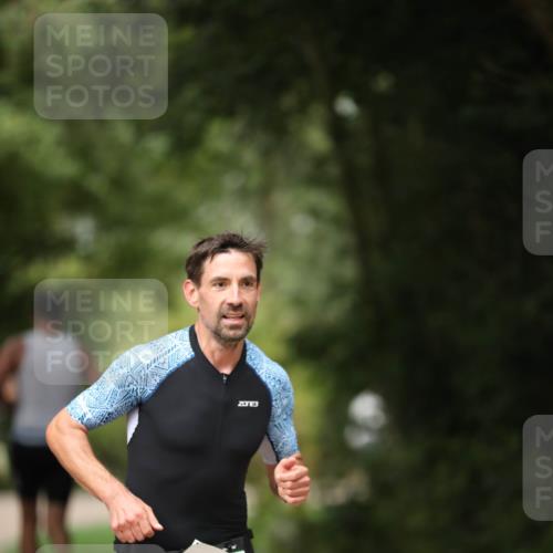 30.08.2026 - Elbe Triathlon Hamburg Antke Förster http://msf.ph/oto/10100239 30.08.2026 11:03:14 Laufen 3 meine-sportfotos.de