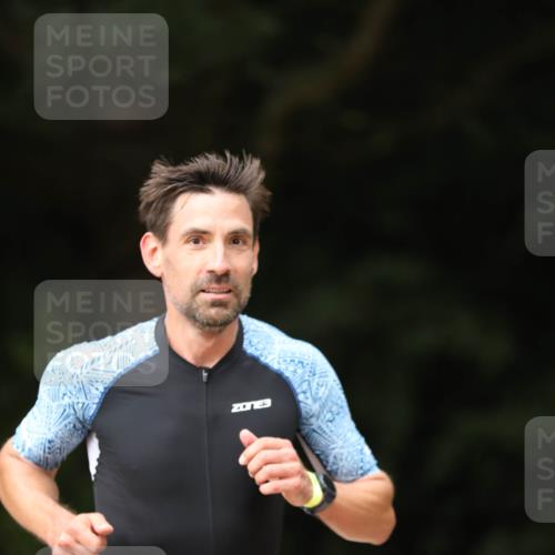 30.08.2026 - Elbe Triathlon Hamburg Antke Förster http://msf.ph/oto/10100243 30.08.2026 11:03:15 Laufen 698 meine-sportfotos.de