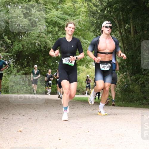 30.08.2026 - Elbe Triathlon Hamburg Antke Förster http://msf.ph/oto/10100272 30.08.2026 11:07:16 Laufen 903, 1098 meine-sportfotos.de