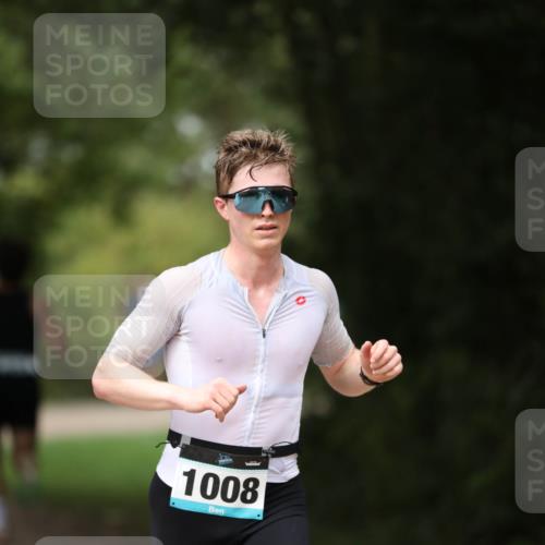 30.08.2026 - Elbe Triathlon Hamburg Antke Förster http://msf.ph/oto/10100273 30.08.2026 11:03:26 Laufen 1008 meine-sportfotos.de