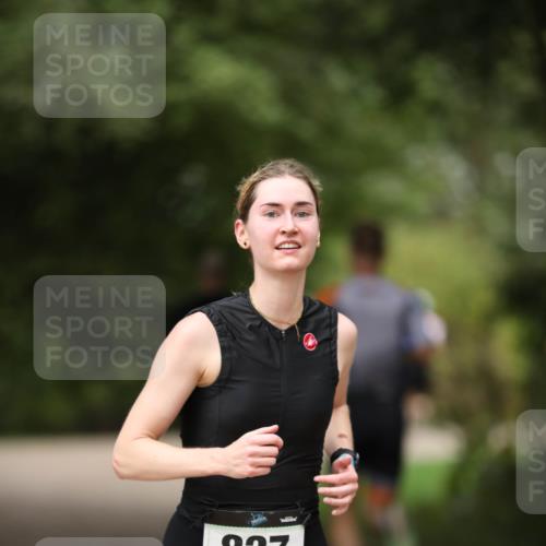 30.08.2026 - Elbe Triathlon Hamburg Antke Förster http://msf.ph/oto/10100345 30.08.2026 11:04:14 Laufen 827 meine-sportfotos.de