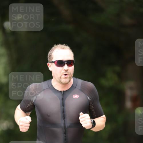 30.08.2026 - Elbe Triathlon Hamburg Antke Förster http://msf.ph/oto/10100369 30.08.2026 11:04:29 Laufen 675 meine-sportfotos.de