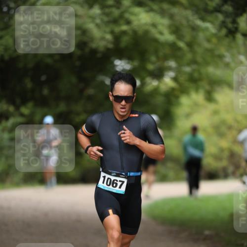 30.08.2026 - Elbe Triathlon Hamburg Antke Förster http://msf.ph/oto/10100373 30.08.2026 11:04:31 Laufen 1067 meine-sportfotos.de