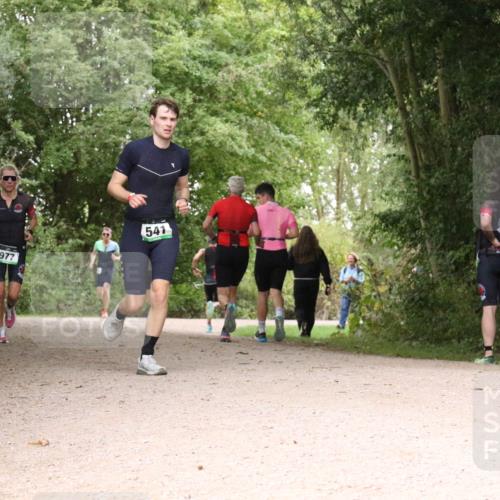 30.08.2026 - Elbe Triathlon Hamburg Antke Förster http://msf.ph/oto/10100380 30.08.2026 11:08:16 Laufen 977, 541 meine-sportfotos.de