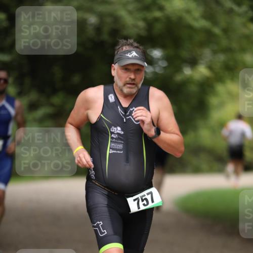 30.08.2026 - Elbe Triathlon Hamburg Antke Förster http://msf.ph/oto/10100385 30.08.2026 11:04:36 Laufen 757 meine-sportfotos.de
