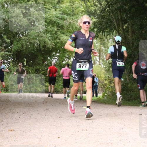 30.08.2026 - Elbe Triathlon Hamburg Antke Förster http://msf.ph/oto/10100388 30.08.2026 11:08:19 Laufen 977, 570 meine-sportfotos.de