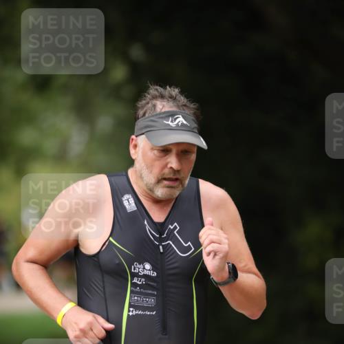 30.08.2026 - Elbe Triathlon Hamburg Antke Förster http://msf.ph/oto/10100389 30.08.2026 11:04:37 Laufen 757 meine-sportfotos.de