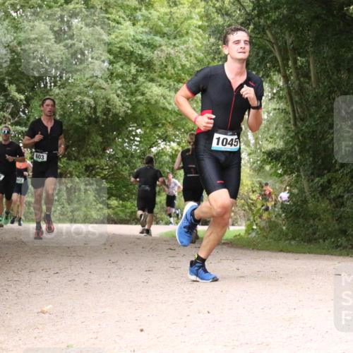 30.08.2026 - Elbe Triathlon Hamburg Antke Förster http://msf.ph/oto/10100422 30.08.2026 11:08:44 Laufen 665, 802, 603, 1045 meine-sportfotos.de