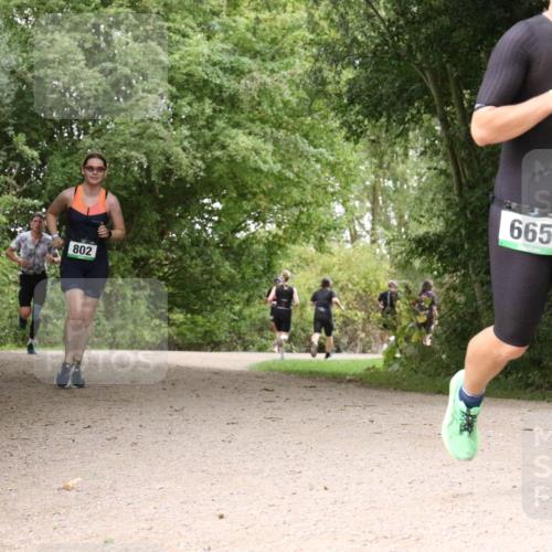 30.08.2026 - Elbe Triathlon Hamburg Antke Förster http://msf.ph/oto/10100434 30.08.2026 11:08:50 Laufen 802, 665 meine-sportfotos.de