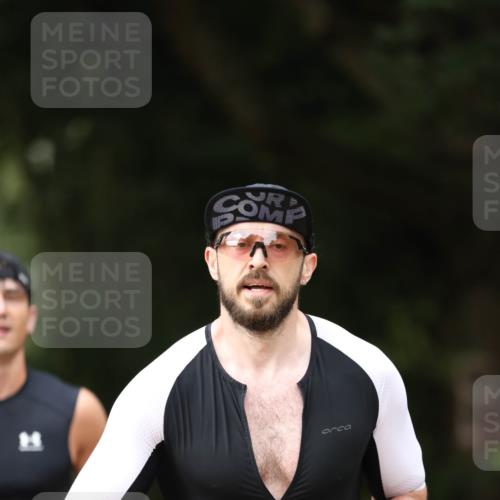 30.08.2026 - Elbe Triathlon Hamburg Antke Förster http://msf.ph/oto/10100439 30.08.2026 11:05:10 Laufen 14, 495 meine-sportfotos.de