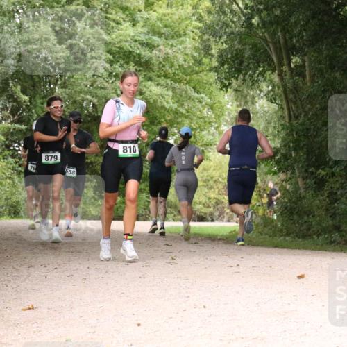 30.08.2026 - Elbe Triathlon Hamburg Antke Förster http://msf.ph/oto/10100490 30.08.2026 11:09:46 Laufen 395, 76, 879, 558, 810 meine-sportfotos.de