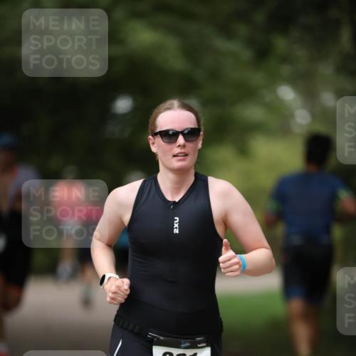30.08.2026 - Elbe Triathlon Hamburg Antke Förster http://msf.ph/oto/10100509 30.08.2026 11:06:25 Laufen 831, 2 meine-sportfotos.de