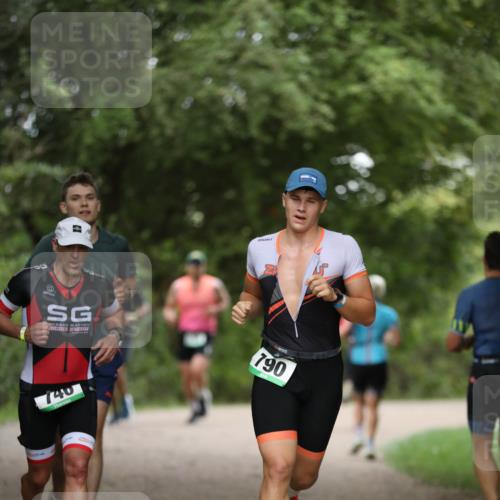 30.08.2026 - Elbe Triathlon Hamburg Antke Förster http://msf.ph/oto/10100511 30.08.2026 11:06:27 Laufen 790, 740 meine-sportfotos.de