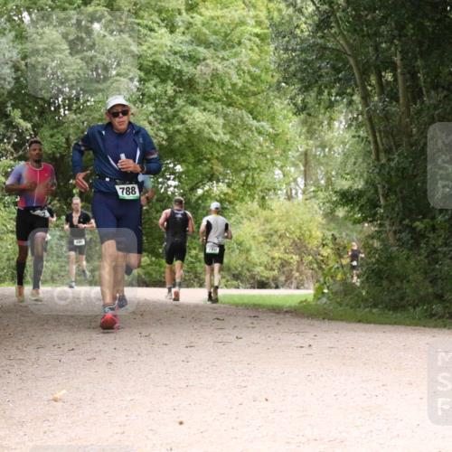 30.08.2026 - Elbe Triathlon Hamburg Antke Förster http://msf.ph/oto/10100544 30.08.2026 11:10:15 Laufen 490, 788 meine-sportfotos.de