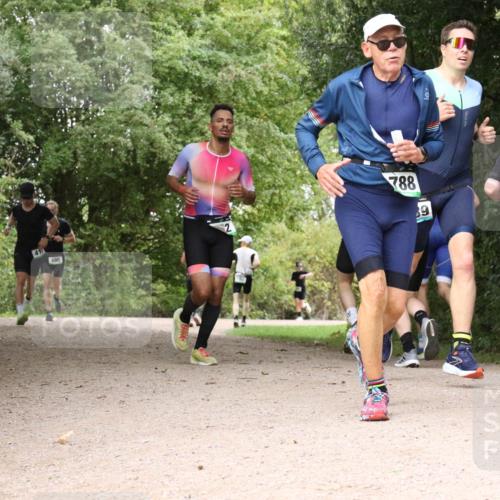 30.08.2026 - Elbe Triathlon Hamburg Antke Förster http://msf.ph/oto/10100550 30.08.2026 11:10:17 Laufen 490, 788 meine-sportfotos.de