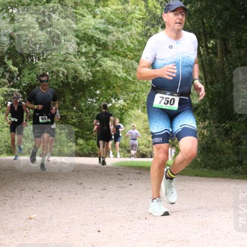 30.08.2026 - Elbe Triathlon Hamburg Antke Förster http://msf.ph/oto/10100599 30.08.2026 11:10:48 Laufen 65, 93, 750 meine-sportfotos.de