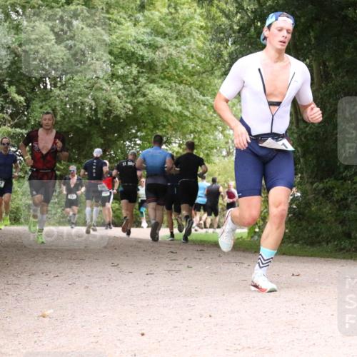 30.08.2026 - Elbe Triathlon Hamburg Antke Förster http://msf.ph/oto/10100631 30.08.2026 11:11:05 Laufen 697 meine-sportfotos.de
