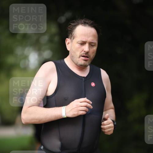 30.08.2026 - Elbe Triathlon Hamburg Antke Förster http://msf.ph/oto/10100636 30.08.2026 11:07:50 Laufen 713 meine-sportfotos.de