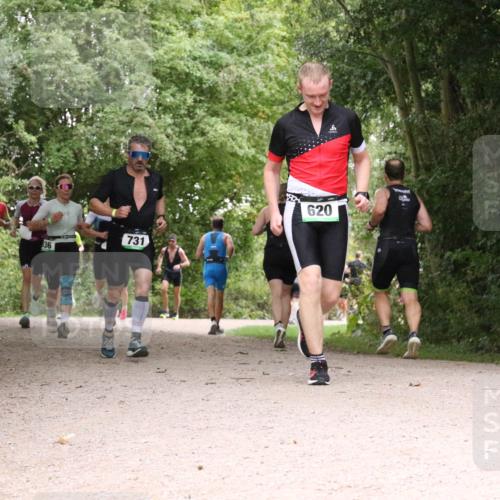 30.08.2026 - Elbe Triathlon Hamburg Antke Förster http://msf.ph/oto/10100645 30.08.2026 11:11:14 Laufen 643, 36, 731, 620 meine-sportfotos.de