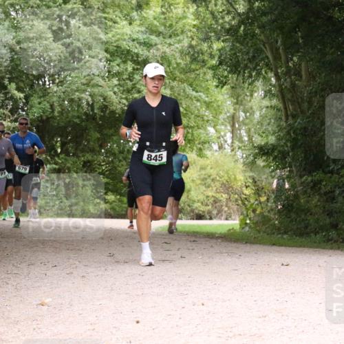 30.08.2026 - Elbe Triathlon Hamburg Antke Förster http://msf.ph/oto/10100683 30.08.2026 11:11:33 Laufen 871, 57, 679, 89, 845 meine-sportfotos.de