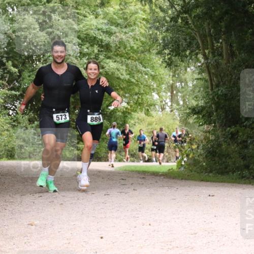 30.08.2026 - Elbe Triathlon Hamburg Antke Förster http://msf.ph/oto/10100691 30.08.2026 11:11:38 Laufen 573, 889 meine-sportfotos.de