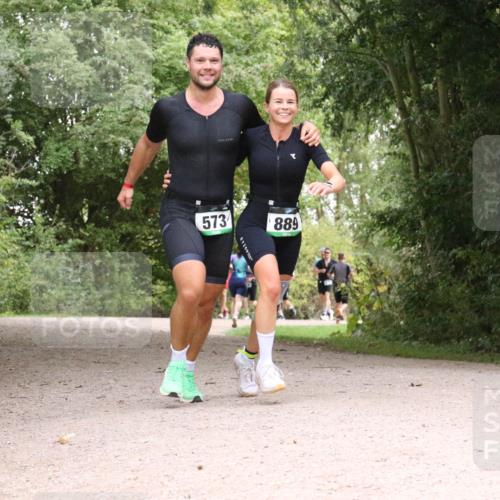 30.08.2026 - Elbe Triathlon Hamburg Antke Förster http://msf.ph/oto/10100693 30.08.2026 11:11:39 Laufen 573, 889 meine-sportfotos.de