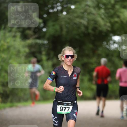 30.08.2026 - Elbe Triathlon Hamburg Antke Förster http://msf.ph/oto/10100694 30.08.2026 11:08:17 Laufen 977 meine-sportfotos.de