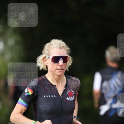 30.08.2026 - Elbe Triathlon Hamburg Antke Förster http://msf.ph/oto/10100700 30.08.2026 11:08:19 Laufen 977, 1910, 200 meine-sportfotos.de