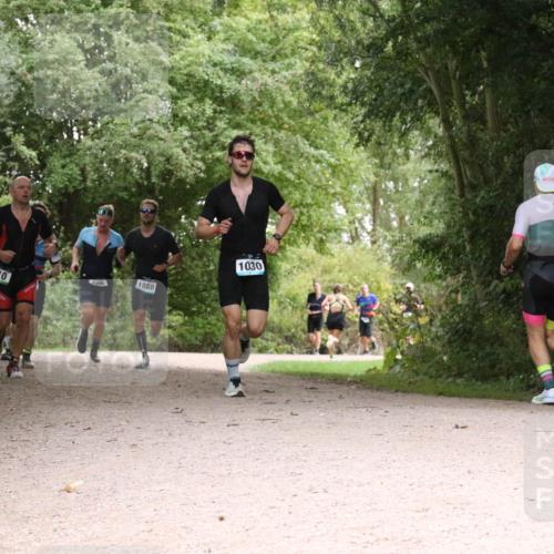 30.08.2026 - Elbe Triathlon Hamburg Antke Förster http://msf.ph/oto/10100703 30.08.2026 11:11:50 Laufen 710, 1088, 1030 meine-sportfotos.de