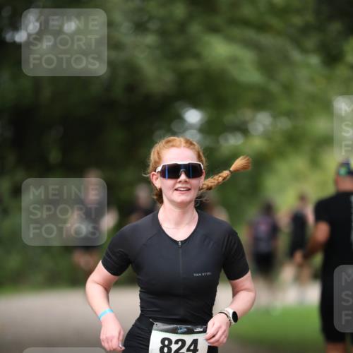 30.08.2026 - Elbe Triathlon Hamburg Antke Förster http://msf.ph/oto/10100718 30.08.2026 11:08:38 Laufen 824 meine-sportfotos.de