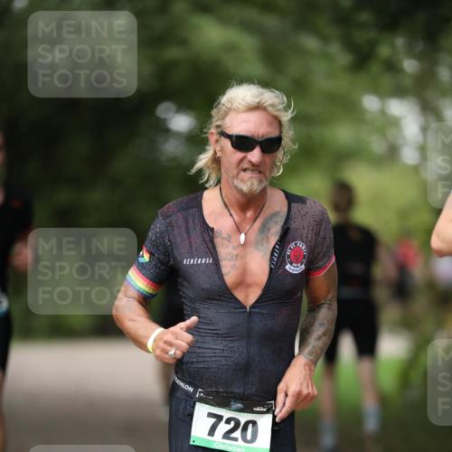 30.08.2026 - Elbe Triathlon Hamburg Antke Förster http://msf.ph/oto/10100728 30.08.2026 11:08:43 Laufen 1910, 720 meine-sportfotos.de