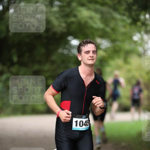 30.08.2026 - Elbe Triathlon Hamburg Antke Förster http://msf.ph/oto/10100730 30.08.2026 11:08:44 Laufen 1045 meine-sportfotos.de