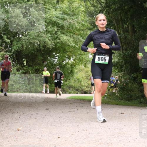 30.08.2026 - Elbe Triathlon Hamburg Antke Förster http://msf.ph/oto/10100749 30.08.2026 11:12:16 Laufen 805 meine-sportfotos.de
