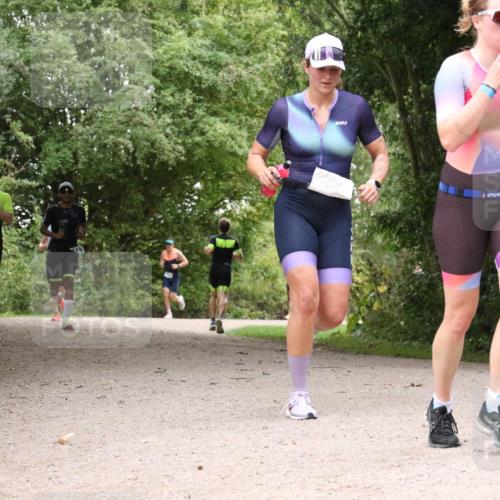 30.08.2026 - Elbe Triathlon Hamburg Antke Förster http://msf.ph/oto/10100757 30.08.2026 11:12:23 Laufen 2 meine-sportfotos.de