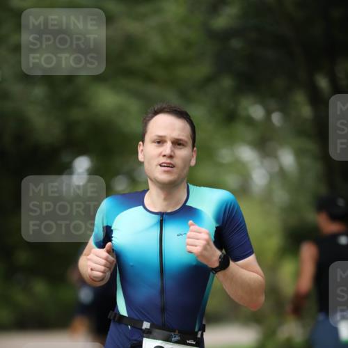30.08.2026 - Elbe Triathlon Hamburg Antke Förster http://msf.ph/oto/10100772 30.08.2026 11:09:22 Laufen 638 meine-sportfotos.de